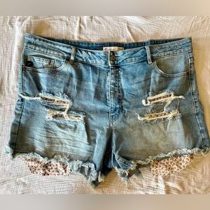 KanCan Distressed Denim Shorts - Floral Detail - Size 20